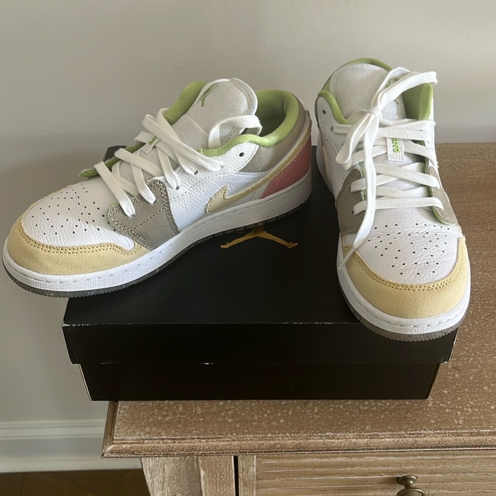 Jordan 1 Low SE (GS) 5.5